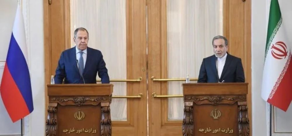 Iranian Foreign Minister Seyed Abbas Araghchi and his Russian counterpart Sergei Lavrov on Friday exchanged views on the latest developments regarding Iran's nuclear issue.