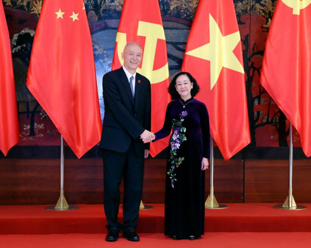 Cai Qi, a member of the Standing Committee of the Political Bureau of the Communist Party of China (CPC) Central Committee and a member of the Secretariat of the CPC Central Committee, meets with Truong Thi Mai, a member of the Political Bureau of the Communist Party of Vietnam (CPV) Central Committee and permanent member of the CPV Central Committee Secretariat, in Hanoi, capital of Vietnam, Dec. 12, 2023. (Xinhua/Liu Weibing)