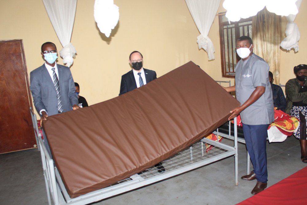 The handover of mattresses took place on Wednesday 20th October 2021.