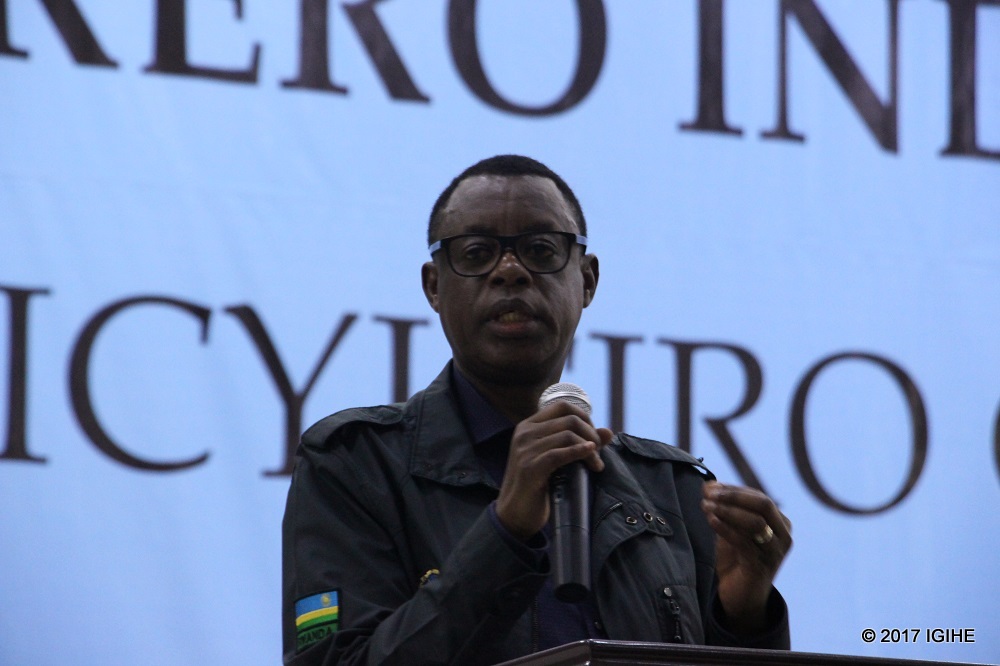 The Minister of Defense, Gen James Kabarebe addressing 'Indangamirwa'
