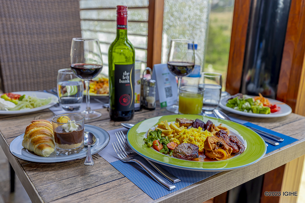 This brunch will feature a variety of meals and beverages.