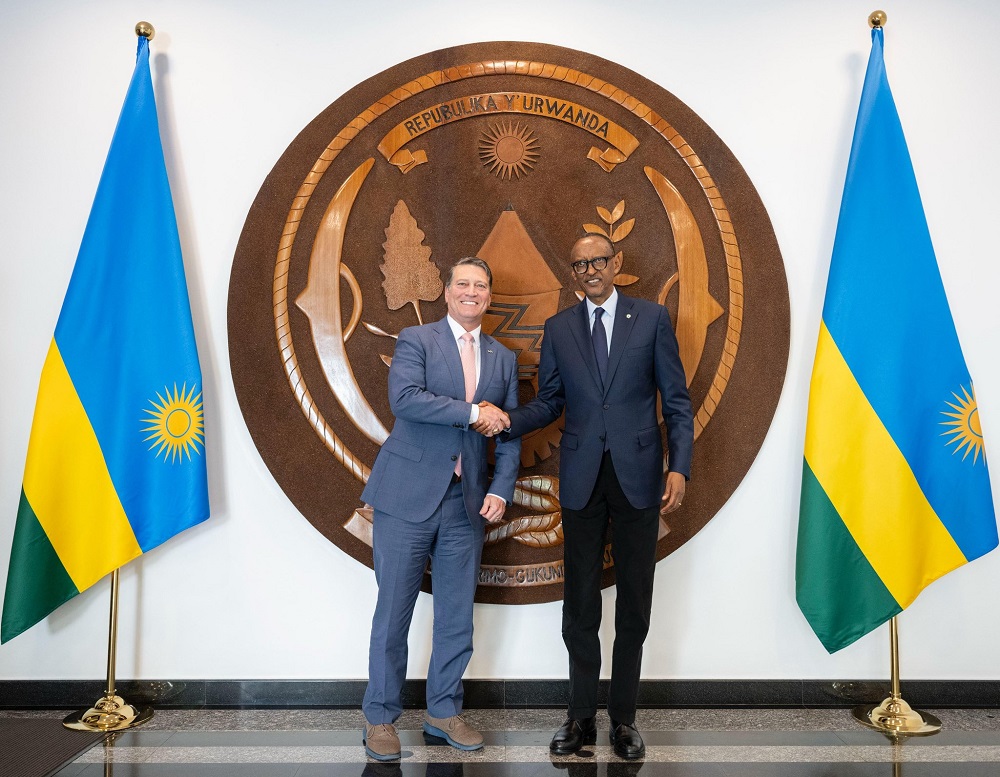 President Kagame welcoming Dr. Jackson at Urugwiro Village.