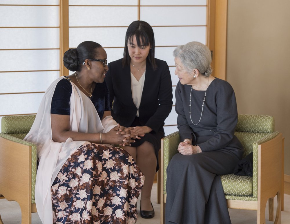 First Lady Jeannette Kagame talking with Empress Michiko