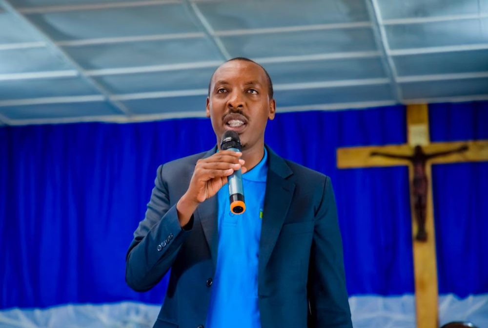 Jules Ntabwoba, the Director of Policy and Partnerships at RwandaEQUIP addressing teachers. 