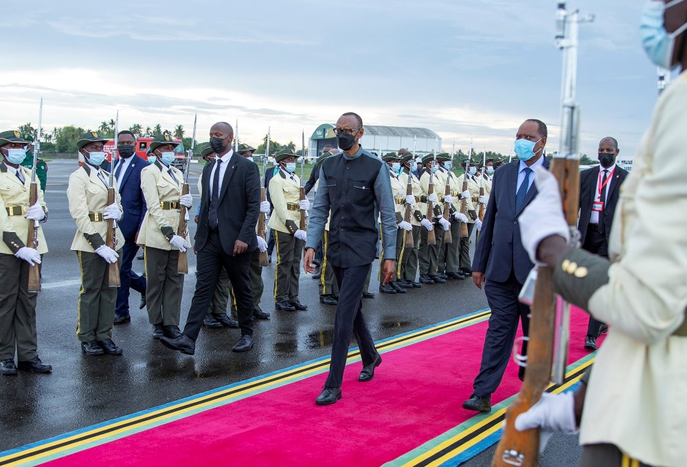President Kagame has arrived in Tanzania to attend the 60th Independence Day celebrations.  
