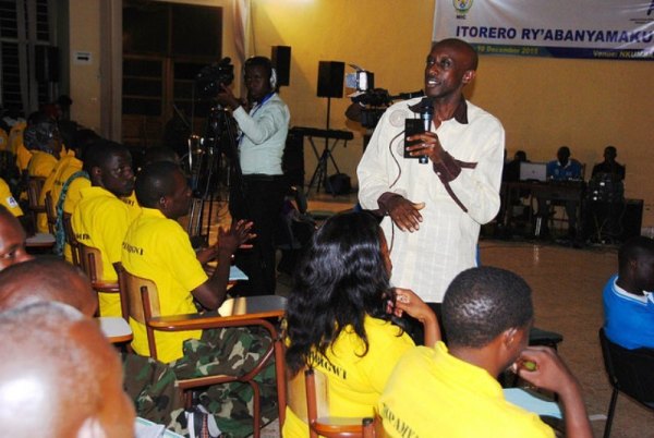 Minister Kaboneka talks to journalists during the first edition of media practitoners' National Itorero