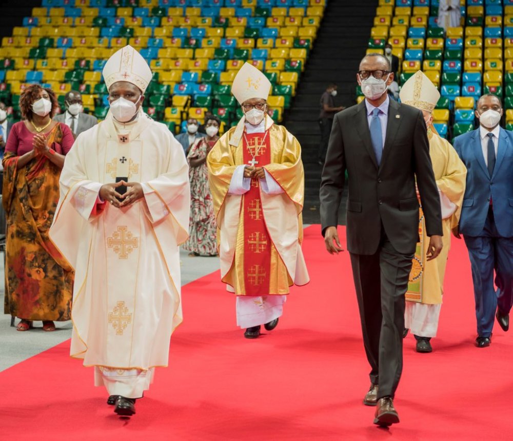 President Paul Kagame , Cardinal Antoine Kambanda and otehr Catholic Church Bishops arriving at Kigali Arena.