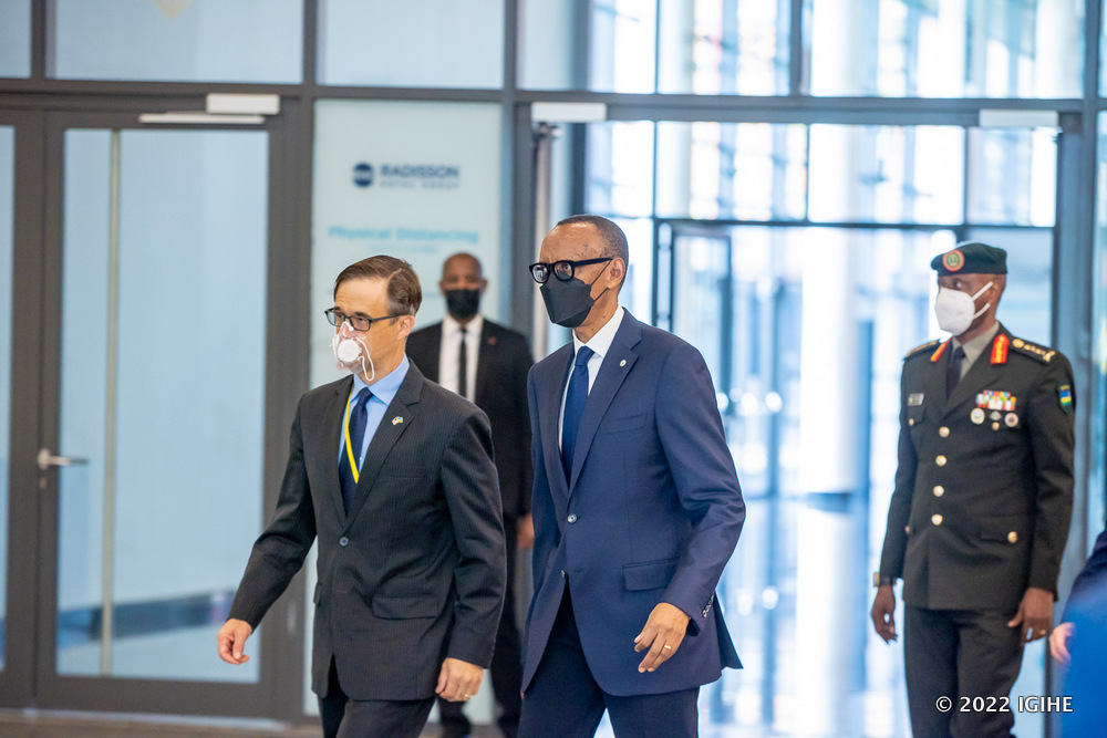President Paul Kagame arriving at Kigali Convention Centre along with US Ambassador to Rwanda, Peter H. Vrooman. 