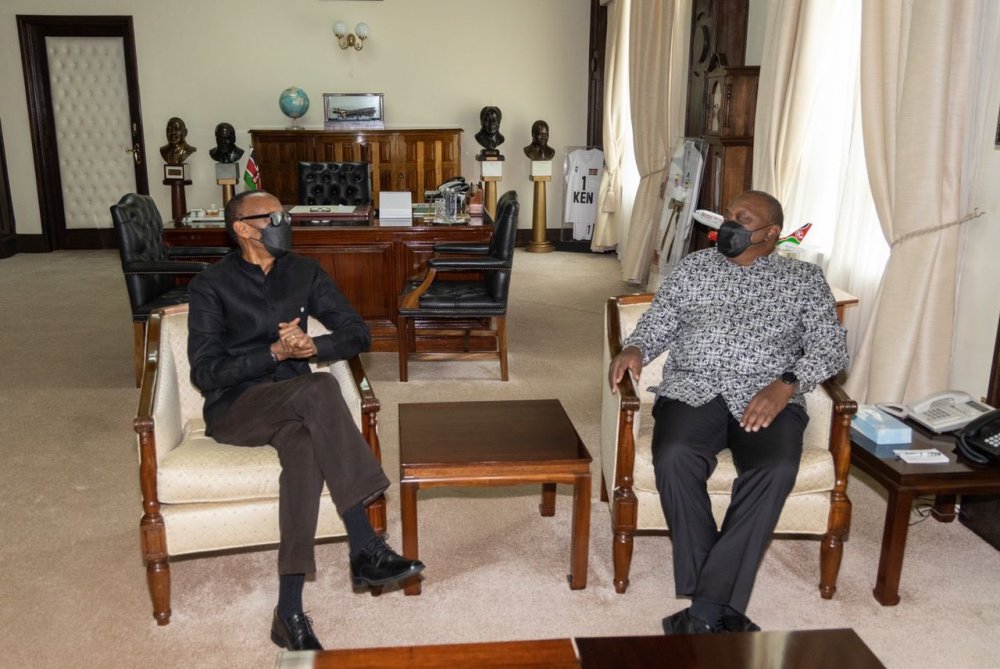 President Paul Kagame holding discussions with his counterpart of Kenya. 