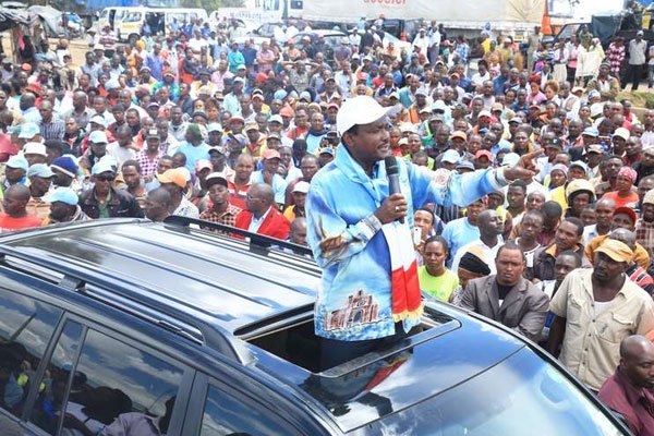 Wiper Democratic Movement leader Kalonzo Musyoka addresses wananchi along Mombasa Road in Salama, Sultan Hamud and Emali townships during his first day tour of the Region on Sunday.