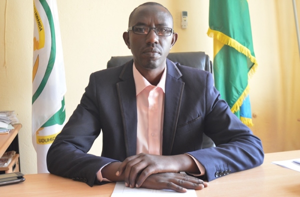 The mayor of Nyamasheke district, Fabien Kamali Aimé 