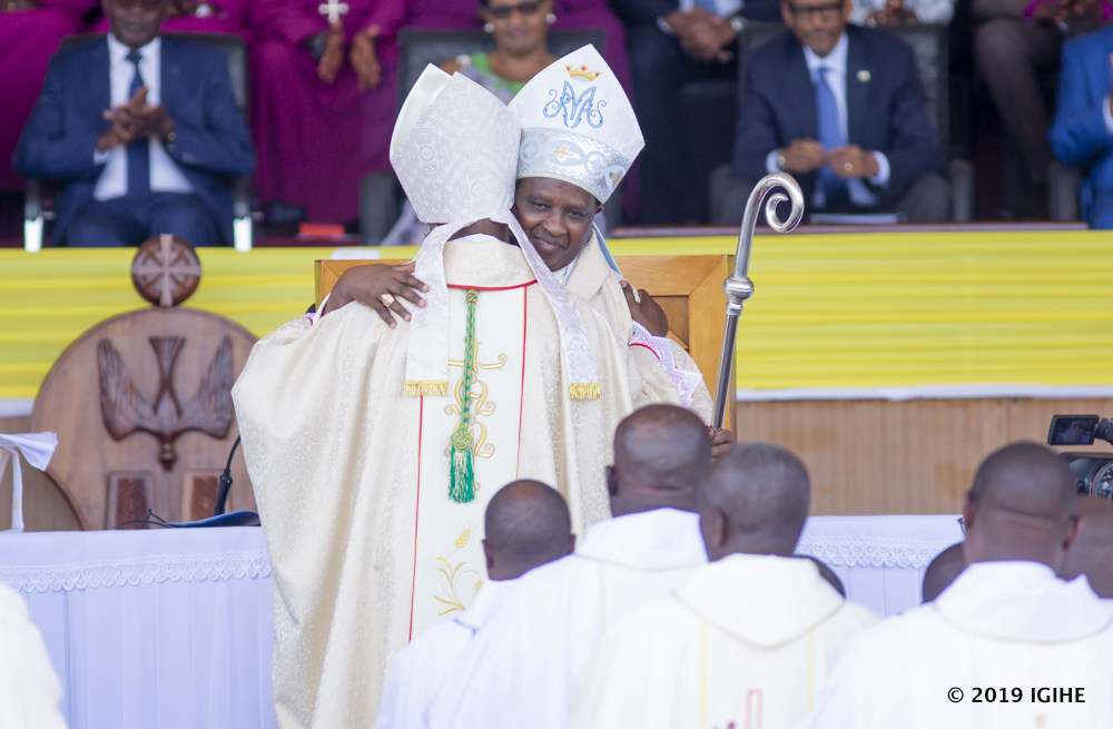 New Archbishop Antoine Kambanda hugging his predecessor Thadee Ntihinyurwa