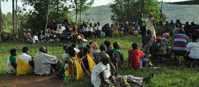 Denis Kalimbanyi speaking during Umugoroba w'ababyeyi.
