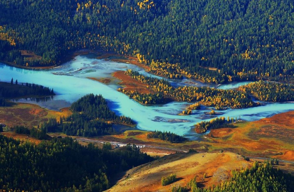 A visit to Kanas Lake leaves indelible memories.