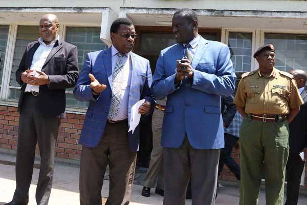 NPSC chairman Johnston Kavuludi (2nd left) when he paid a courtesy call to Rift Valley Regional Coordinator Wanyama Musiambo (3rd left) in Nakuru on August 22, 2016. Mr Kavuludi said all police officers who will be involved in monitoring the 2017 elections will be vetted.