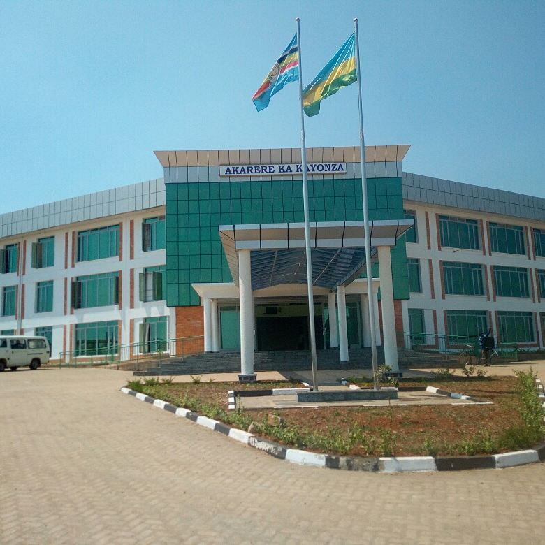 124 residents of Kayonza district have been slapped with penalties for failure to abide by the ministry of health guidelines to prevent the spread of coronavirus.