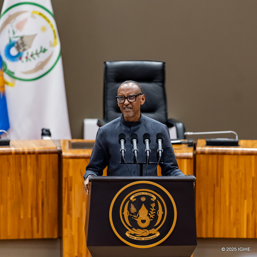 President Kagame reminded senators of their heavy responsibilities.