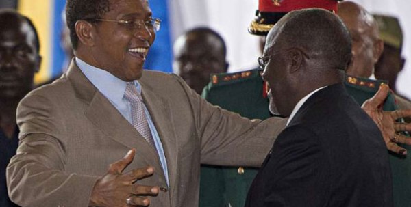 Tanzanian outgoing president Jakaya Kikwete and new elected John Magufuli
