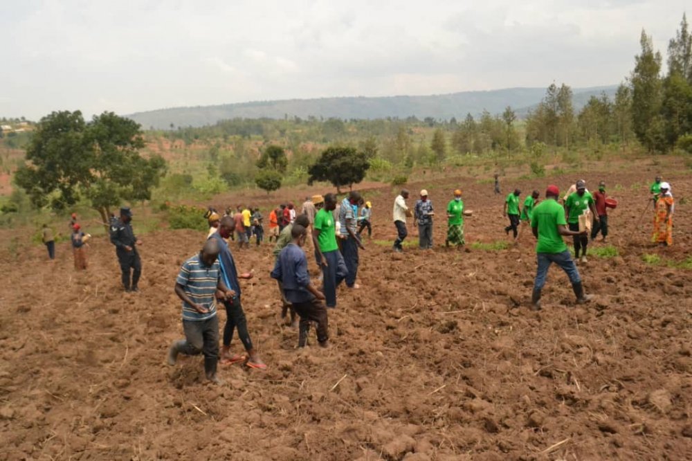 Officials and farmers at the launch of Agriculture Season 2021/2022 A in Kirehe district.  