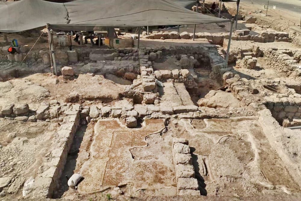 Israeli archaeologists have uncovered an agricultural estate about 1,600 years old, the Israel Antiquities Authority said in a statement on Tuesday.