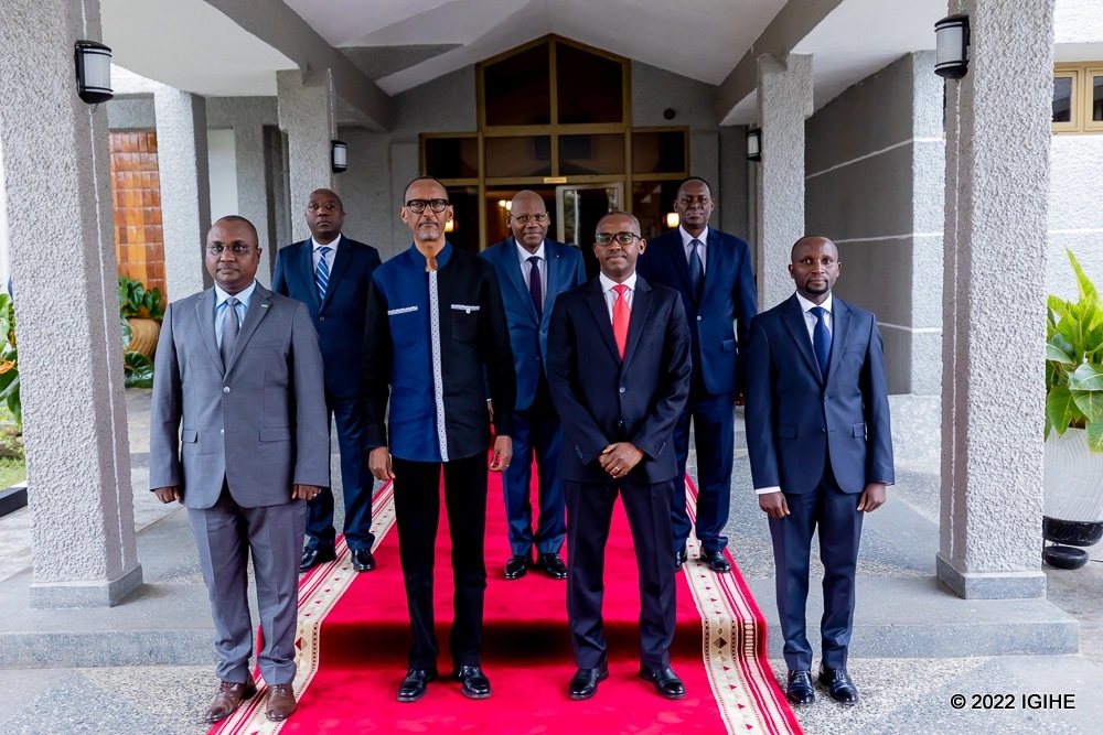 President Kagame in a group photo with recently appointed ministers after the swearing-in ceremony. 