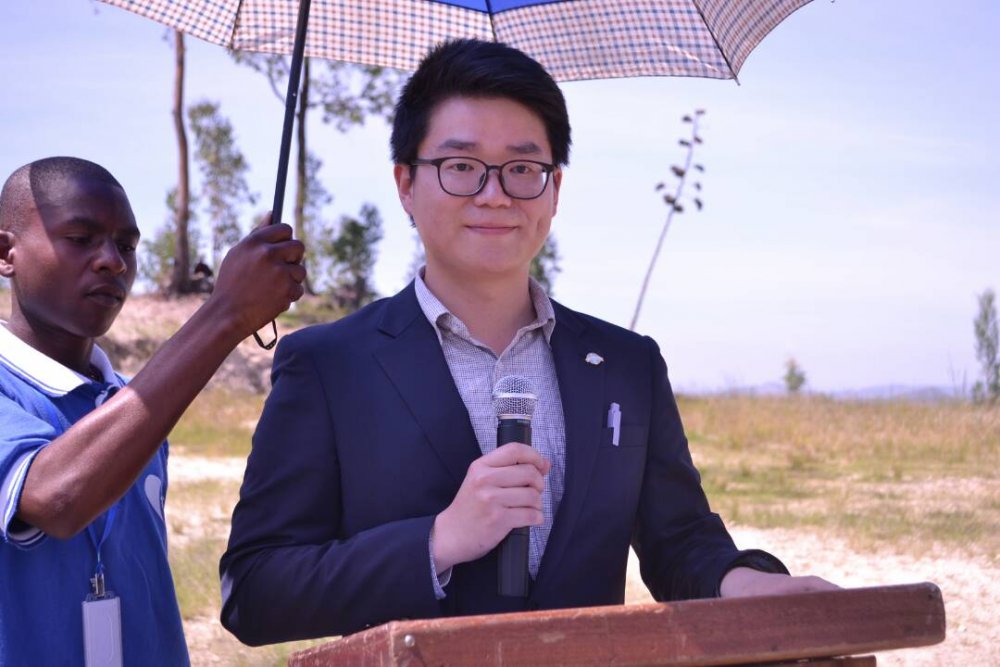 The Director of GCS Rwanda, Seunghoon Woo lauded graduates for joining literacy programs and requested them to apply acquired knowledge in their daily lives. 