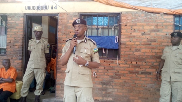 George Rwigamba, the Commissioner General of RCS briefing inmates from Rusizi prison