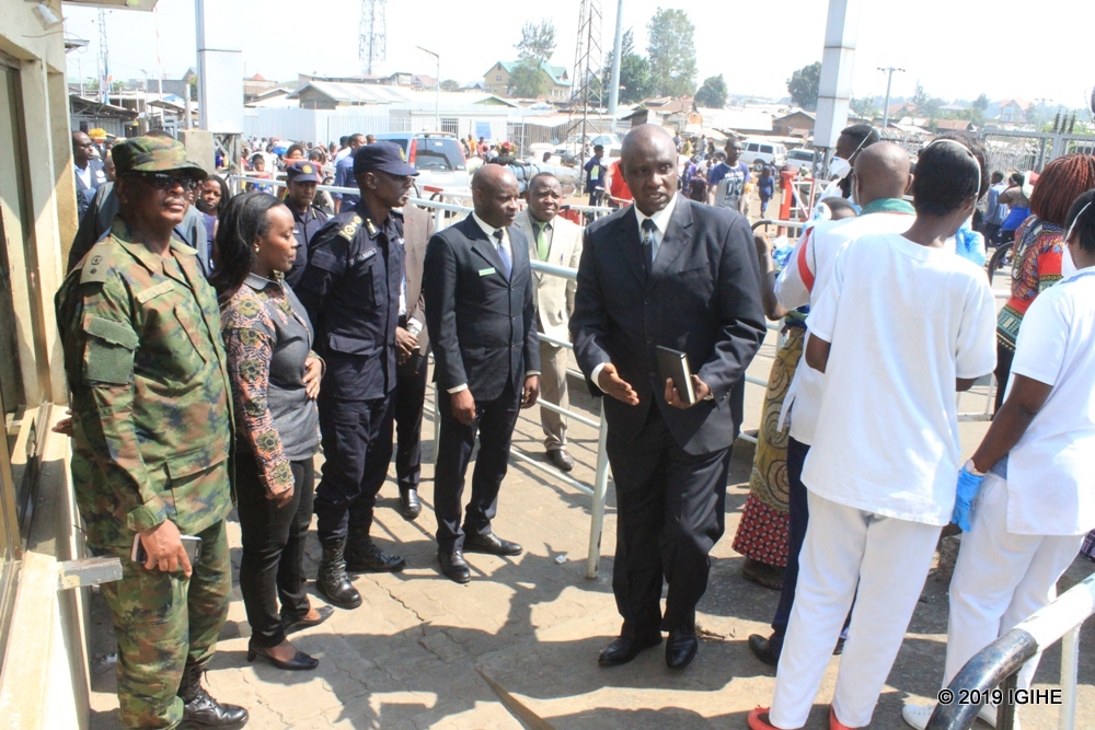 Minister Gshumba requested Rubavu residents to avoid crossing to DRC or be vigilant if they go to the country.Minister Gshumba requested Rubavu residents to avoid crossing to DRC or be vigilant if they go to the country.