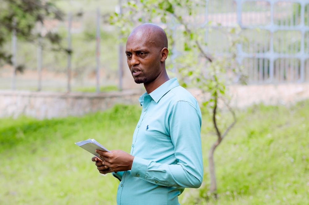 The Kinazi Sector social welfare officer, Twagirumukiza Placide, commended the factory management for taking the time to participate in the remembrance.