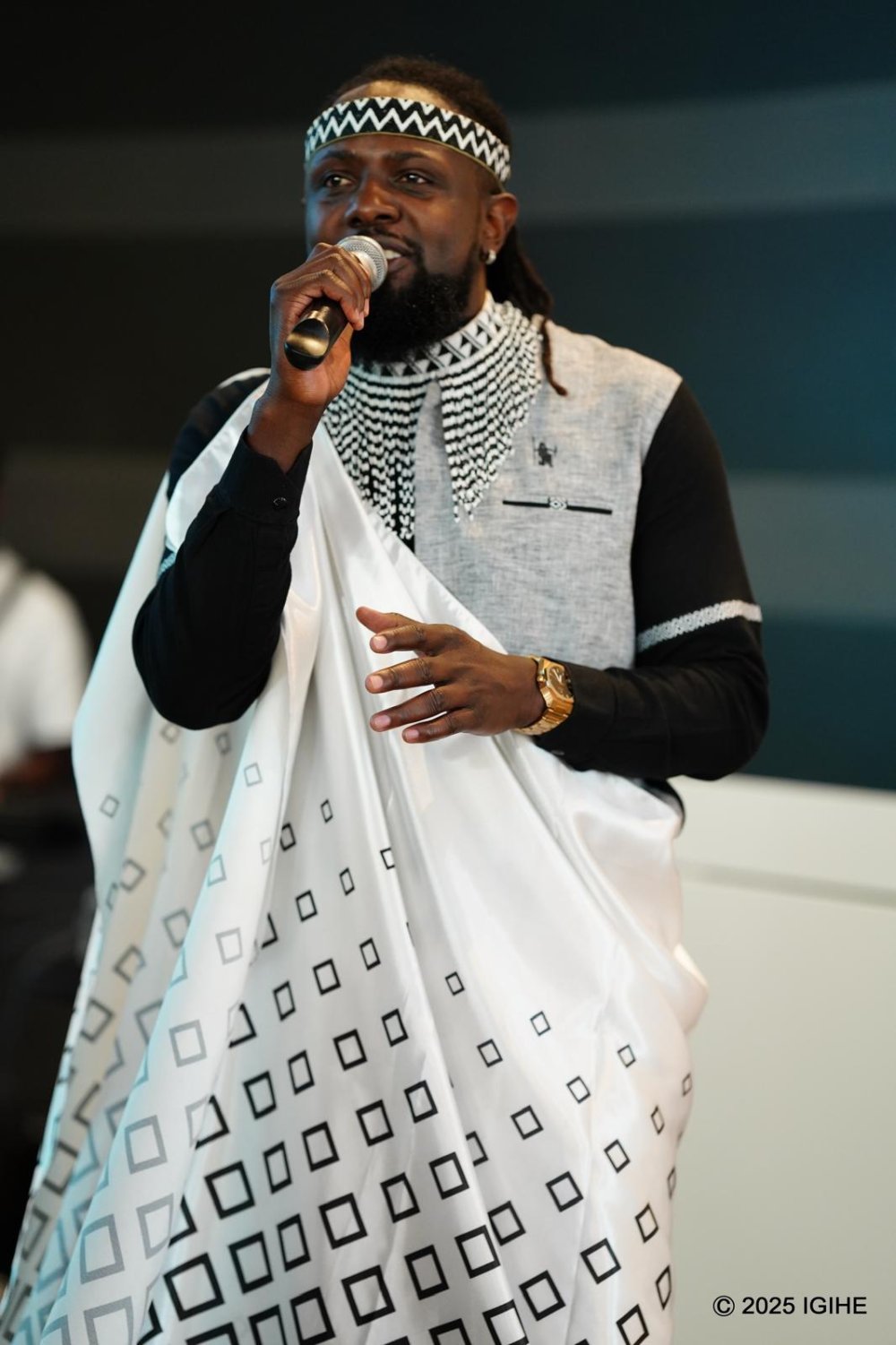 The artist Lionel Sentore performed at the celebration of Kwibohora 31.