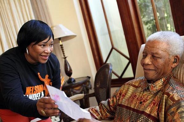 Zindziswa Mandela, the youngest daughter of Nelson Mandela (RIP) shows him a letter at his home. Ms Zindziswa will be a guest at the launch of the Technology Innovation Center (TIC) in Masese, Walukuba Division in Jinja District on January 28.