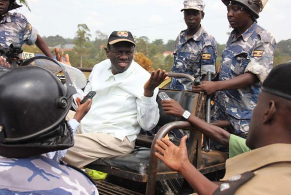 Dr Besigye being arrested last year.
