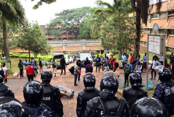 Police officers deploy at Lumumba Hall of residence to ensure students leave after the university was closed on Tuesday.