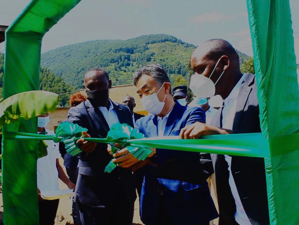 Officials cutting a ribbon at the inauguration of the water supply system in Nyabihu.  