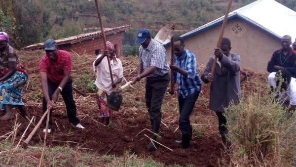 The senate president, Bernard Makuza has joined Huye residents in special community work