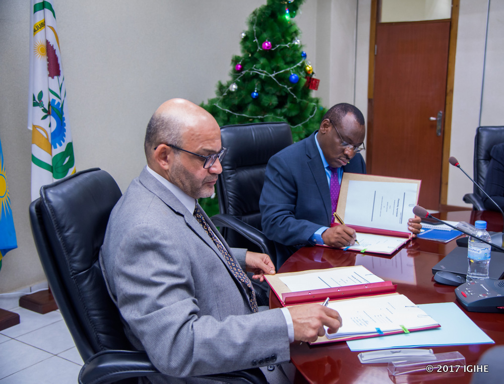 The Minister of Finance and Economic Planning, Amb. Claver Gatete (R) and World Bank Country Manager, Yasser El-Gammal sign the loan.
