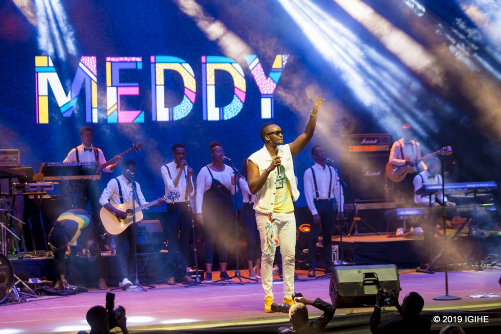 Meddy performed at Kwita Izina Concert but was obliged to leave the stage before performing all planned songs.