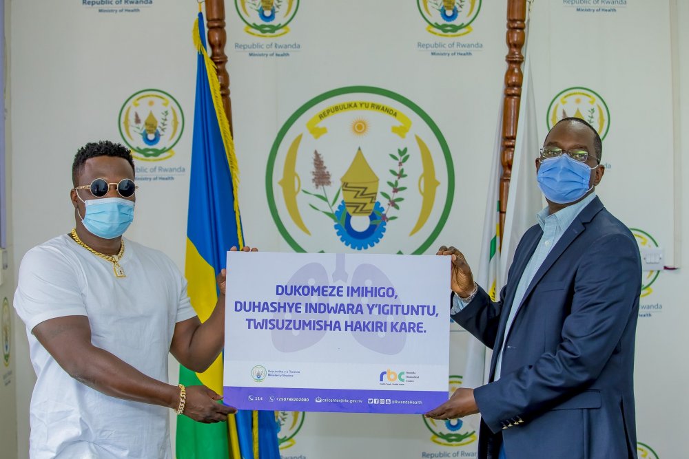 The Minister of Health, Dr. Daniel Ngamije has joined Rwanda’s Afro-beat singer, Prosper Turatsinze a.k.a Mico The Best in the anti-Tuberculosis campaign.