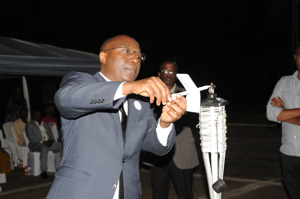 Premier Ngirente lights the flame of remembrance