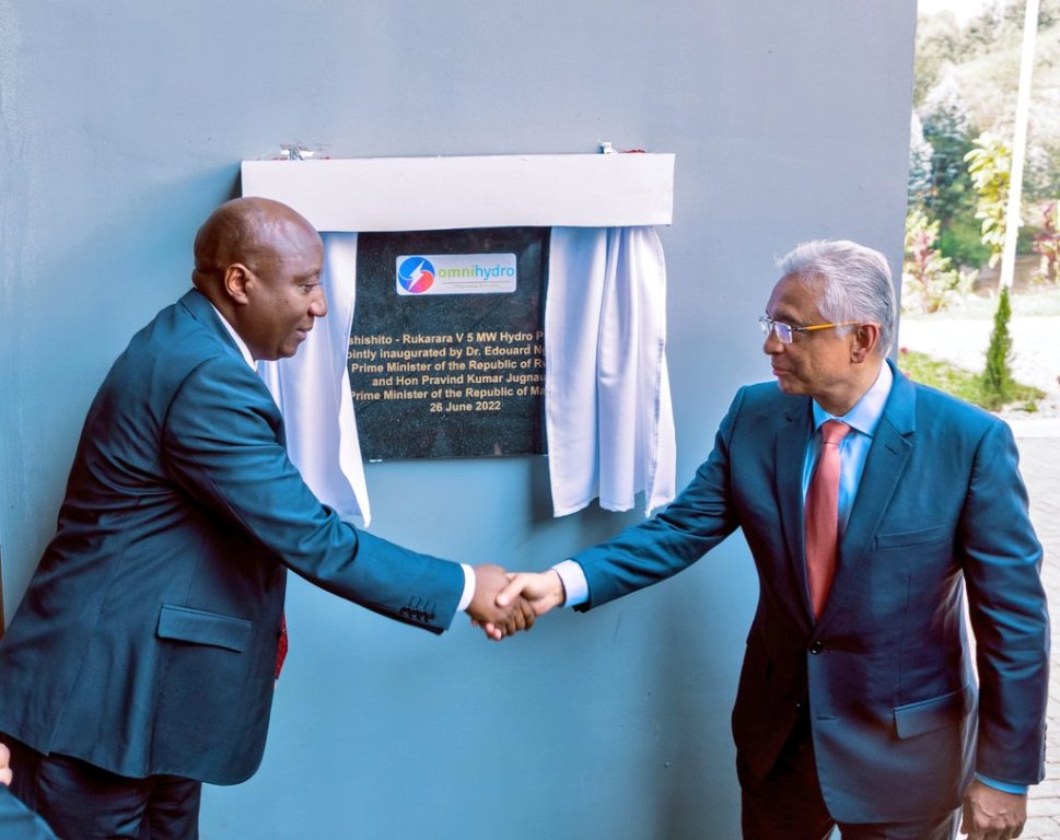 Premier Dr. Ngirente officially inaugurated the power plant along with his counterpart of Mauritius, Pravind Kumar Jugnaut.  