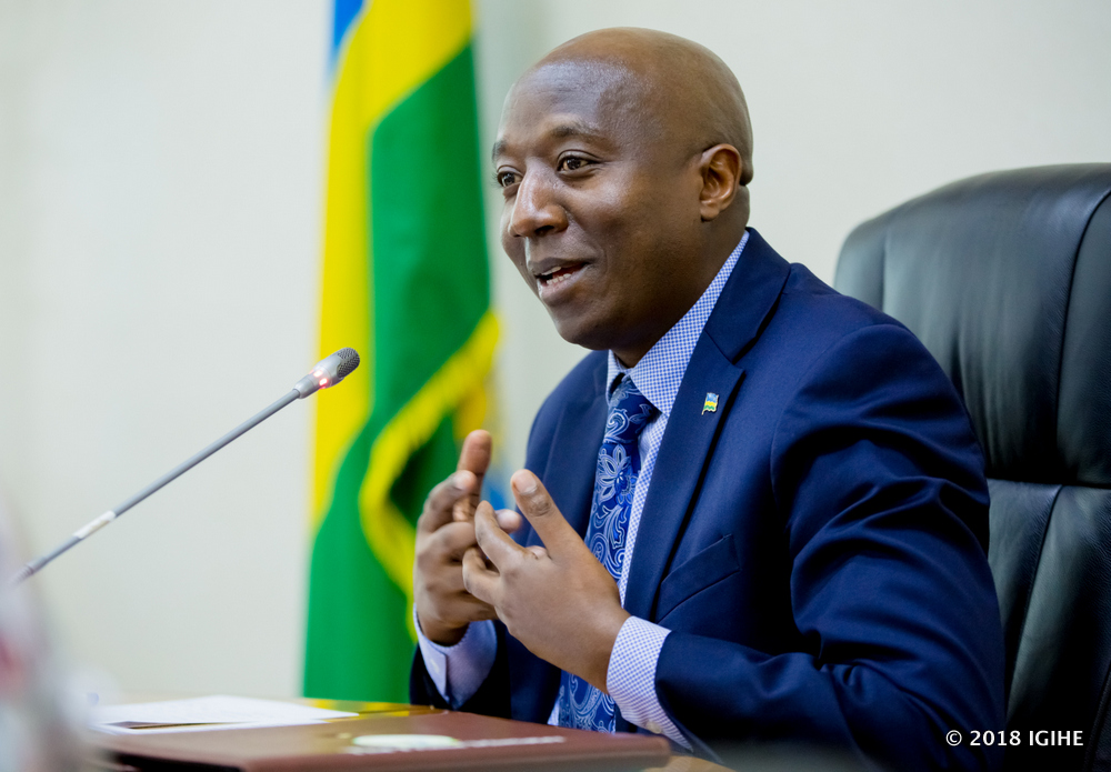 Ngirente speaks at the handover ceremony