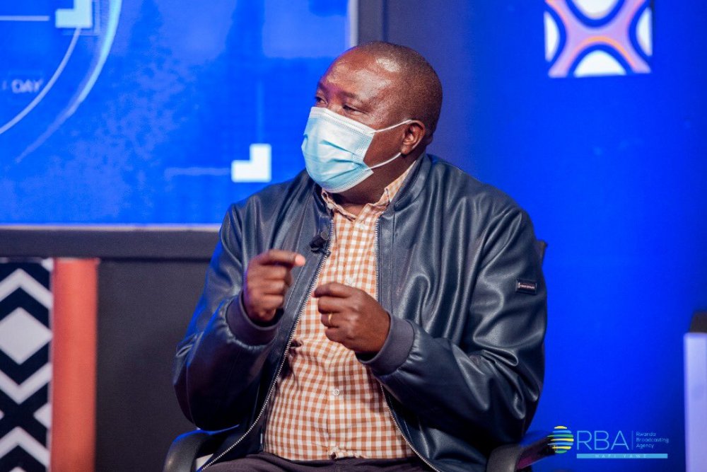 The Minister of Local Government (MINALOC), Jean Marie Vianney Gatabazi has reassured vulnerable citizens that they will continue to receive food donations during the lockdown extended for five days. 