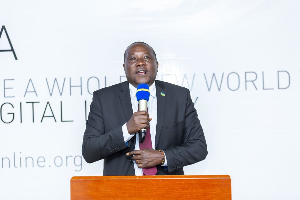Minister Gatabazi also commended activities of Rotary. 