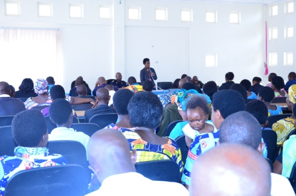 The Minister of Health, Dr. Diane Gashumba meeting community health volunteers in Rusatira sector .