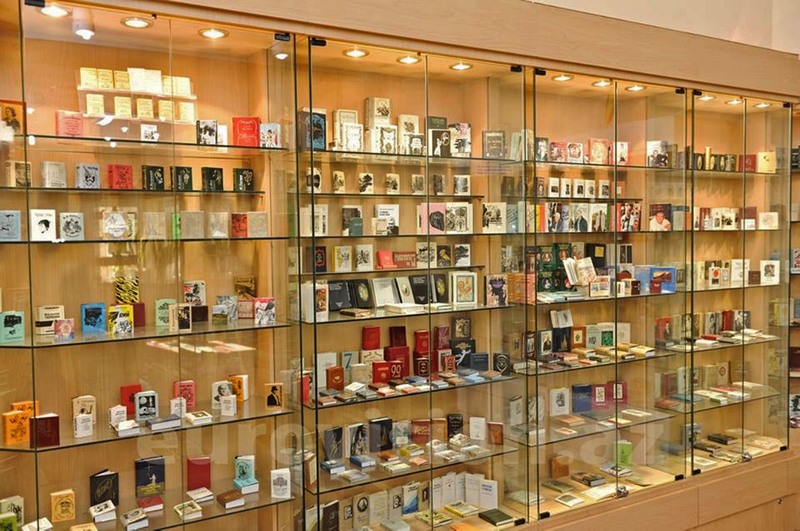 Baku hosts a miniature book museum featuring some of the world’s tiniest books, including volumes as small as 2 mm.