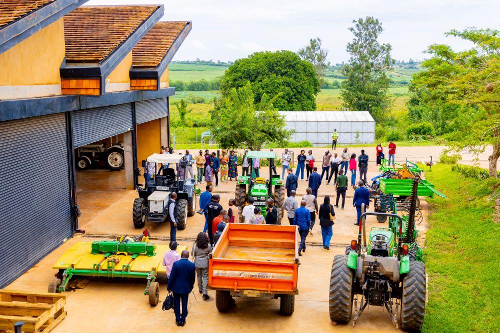 During the initial part of the training, FFS Facilitators acquired practical skills in sustainable agricultural mechanization (SAM) and conservation agriculture (CA), including basic machinery operation and effective farmer-centered learning techniques.