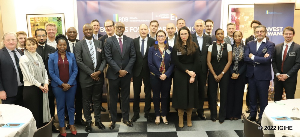 Participants of the forum in a group photo. They agreed on collaboration for mutual benefits. 
