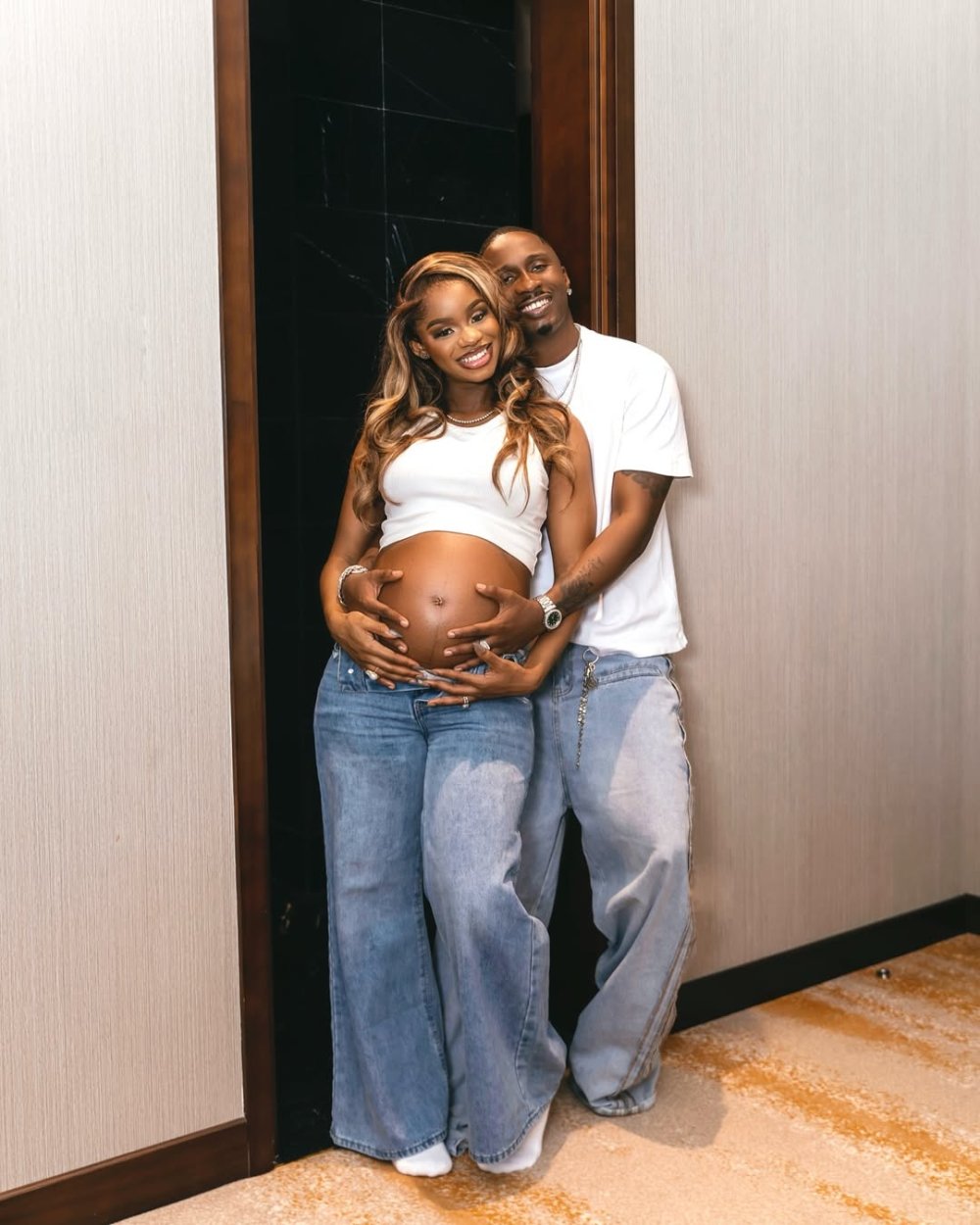 Tanzanian R&B sensation Juma Jux and Nigerian actress and influencer Priscilla Ajoke Ojo are expecting their first child.