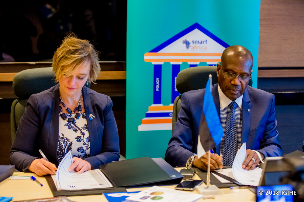 The Executive Director of Smart Africa, Dr. Hamadoun Toure (R) and the Consul for Estonia in Kenya, Kadri Humal Ayal sign the MoU