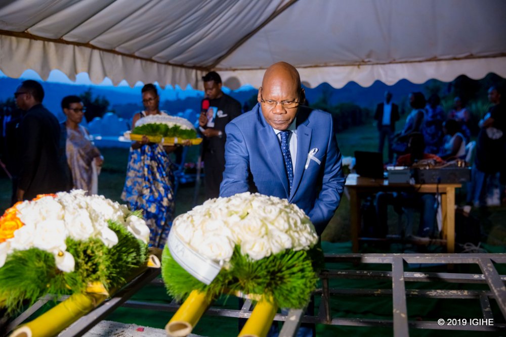 The President of the senate,Dr Iyamuremye Augustin,laid flowers